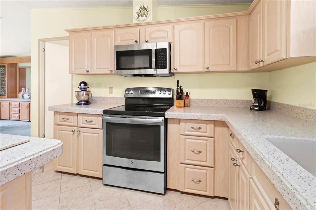 Active With Contract: $214,900 (2 beds, 2 baths, 1504 Square Feet)