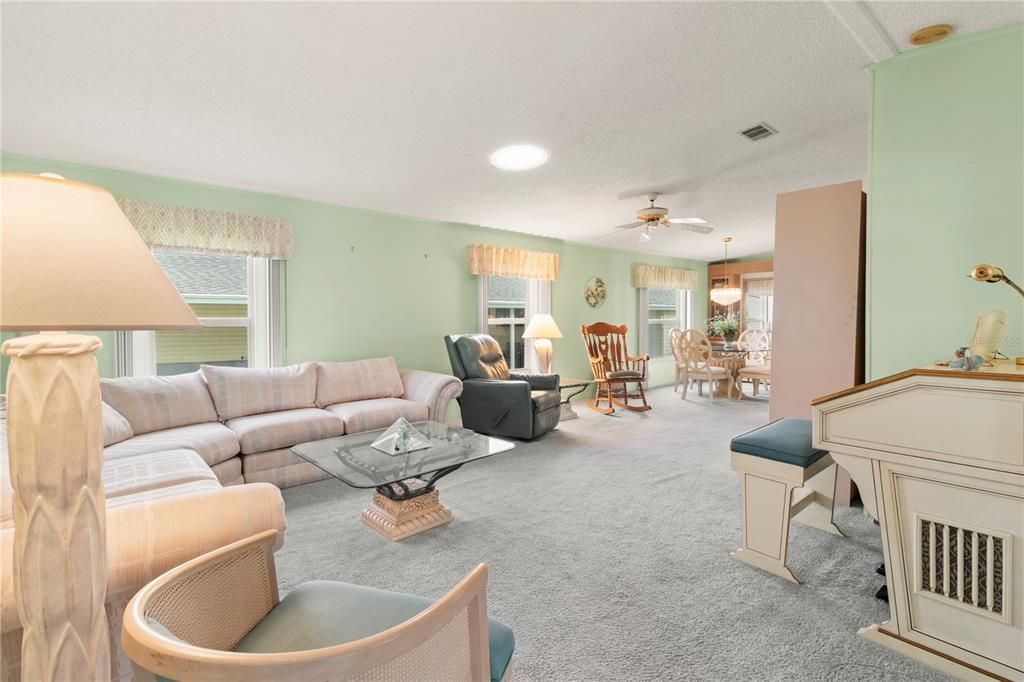 Active With Contract: $214,900 (2 beds, 2 baths, 1504 Square Feet)