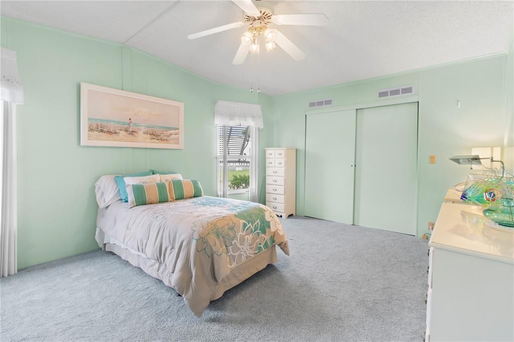 Active With Contract: $214,900 (2 beds, 2 baths, 1504 Square Feet)