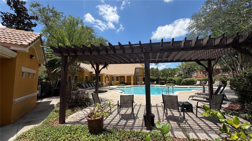For Sale: $168,500 (1 beds, 1 baths, 765 Square Feet)