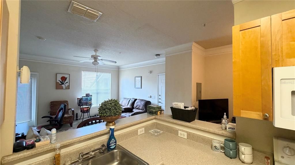 For Sale: $168,500 (1 beds, 1 baths, 765 Square Feet)