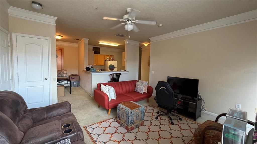For Sale: $168,500 (1 beds, 1 baths, 765 Square Feet)