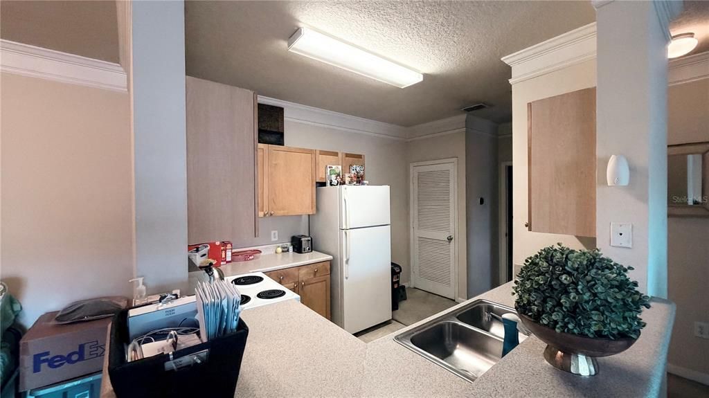 For Sale: $168,500 (1 beds, 1 baths, 765 Square Feet)