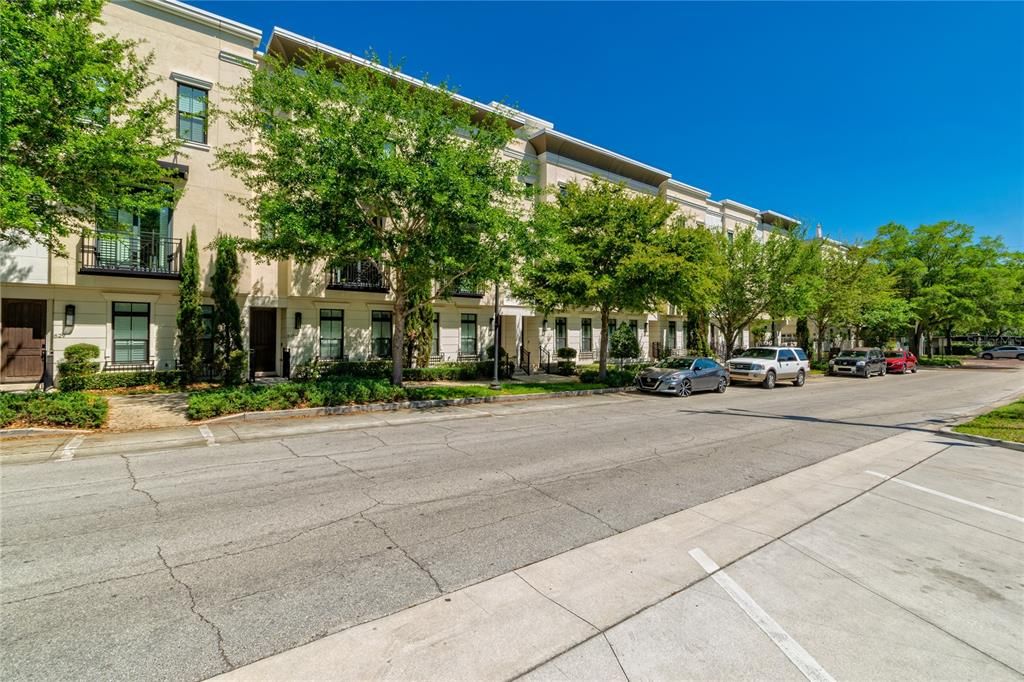 В аренду: $4,950 (3 спален, 3 ванн, 1791 Квадратных фут)