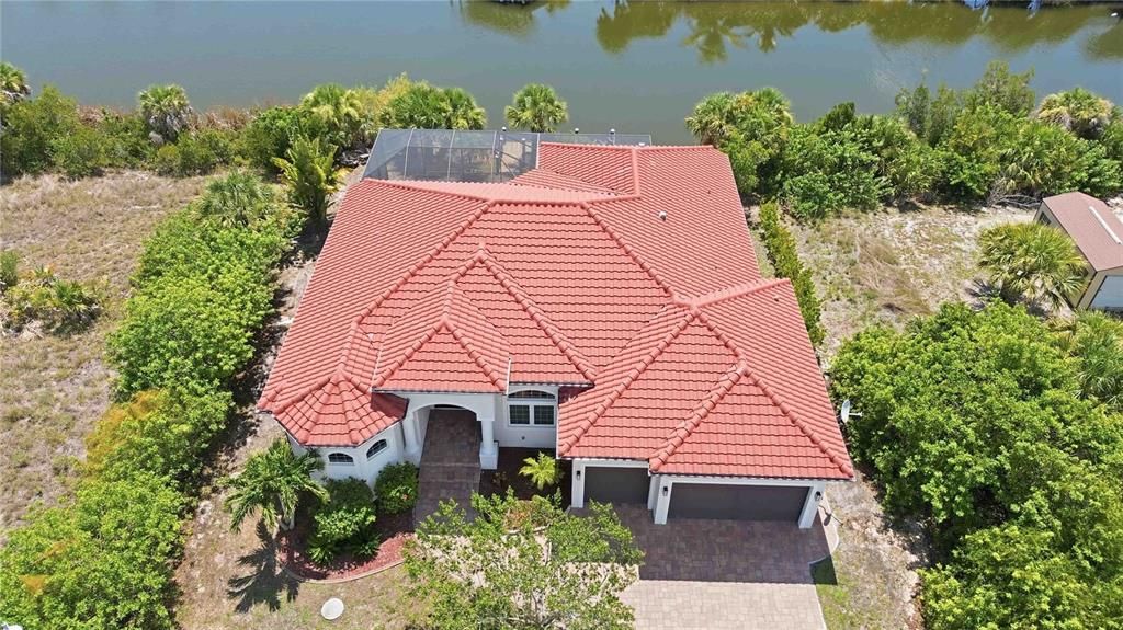En Venta: $889,000 (3 camas, 2 baños, 2390 Pies cuadrados)
