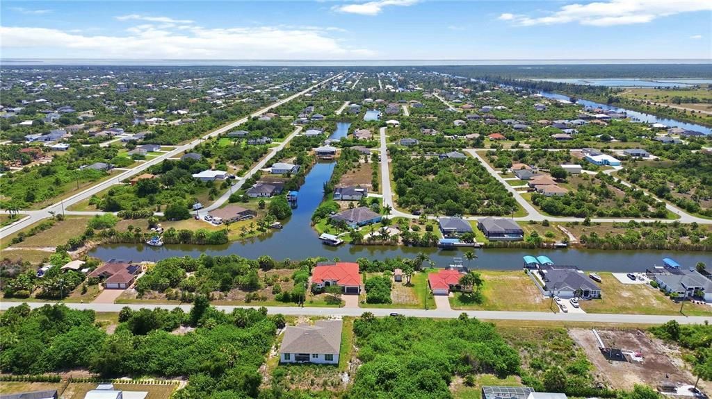 En Venta: $889,000 (3 camas, 2 baños, 2390 Pies cuadrados)