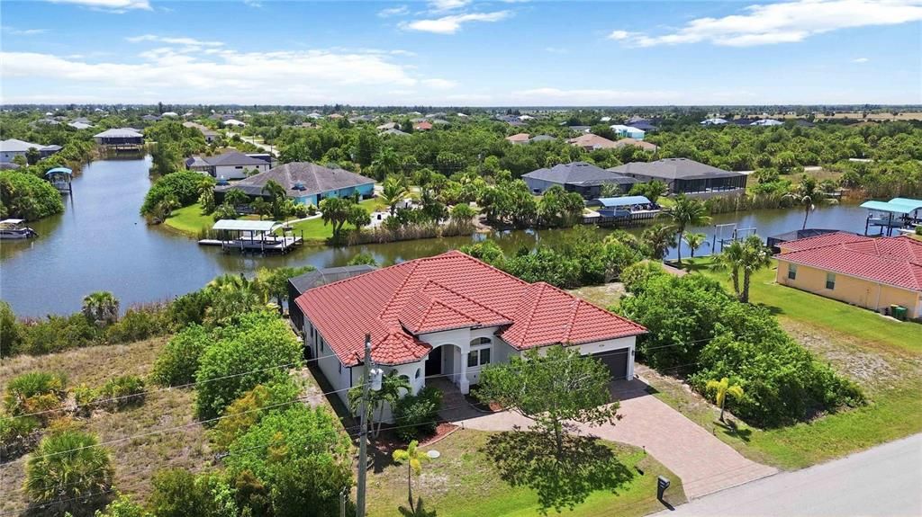 En Venta: $889,000 (3 camas, 2 baños, 2390 Pies cuadrados)