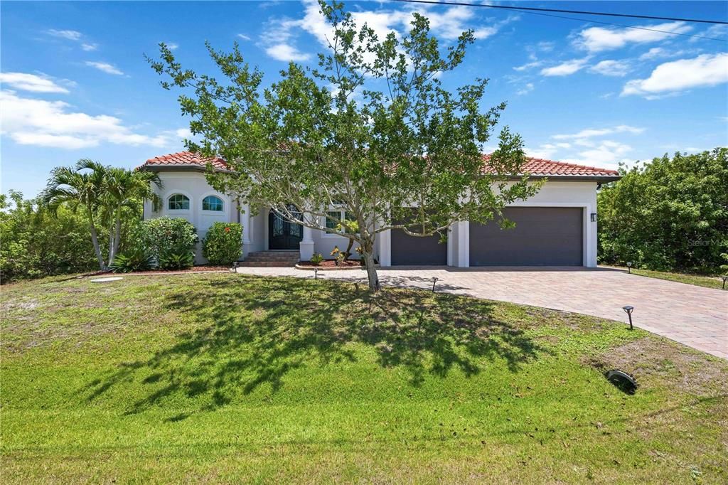En Venta: $889,000 (3 camas, 2 baños, 2390 Pies cuadrados)