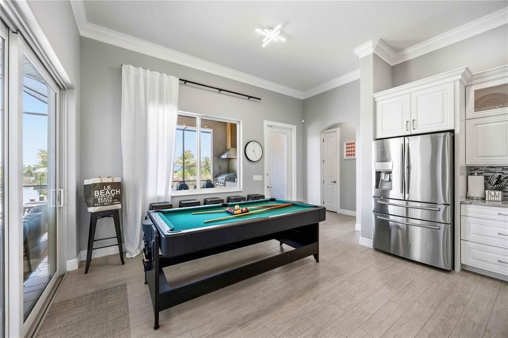 En Venta: $889,000 (3 camas, 2 baños, 2390 Pies cuadrados)