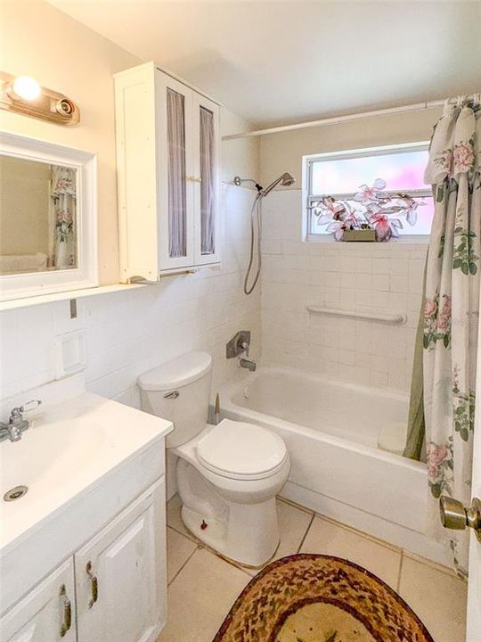 For Sale: $185,000 (2 beds, 1 baths, 945 Square Feet)
