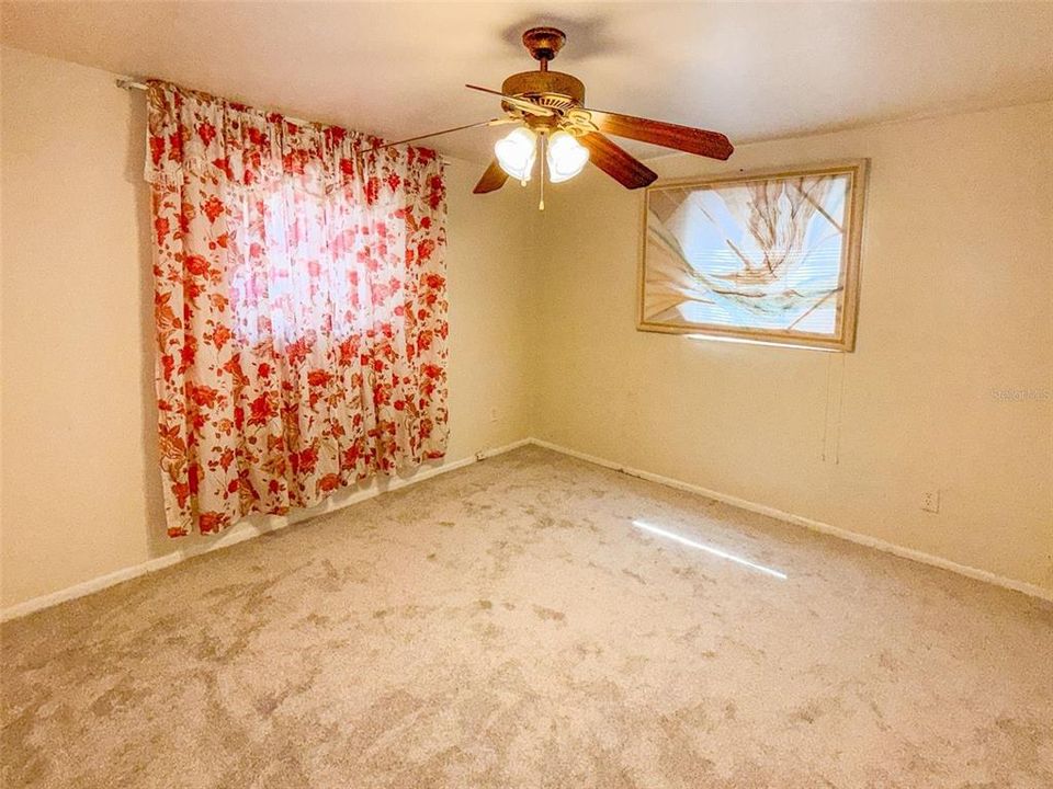 For Sale: $185,000 (2 beds, 1 baths, 945 Square Feet)