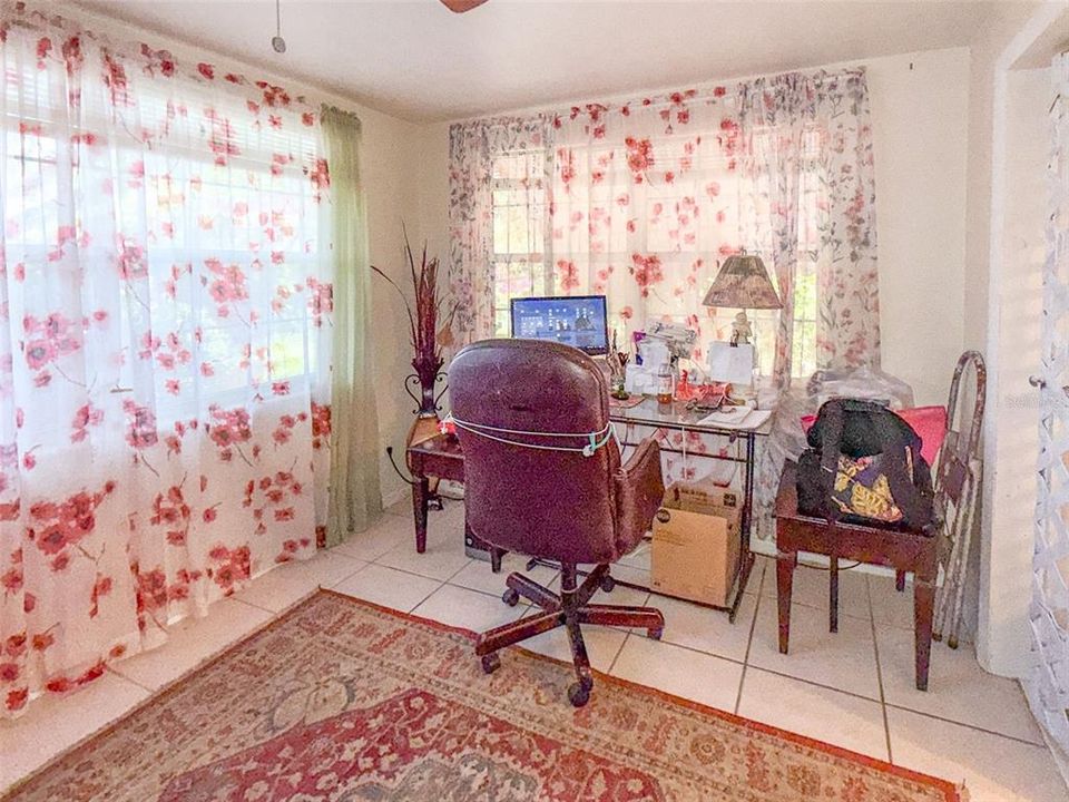 For Sale: $185,000 (2 beds, 1 baths, 945 Square Feet)