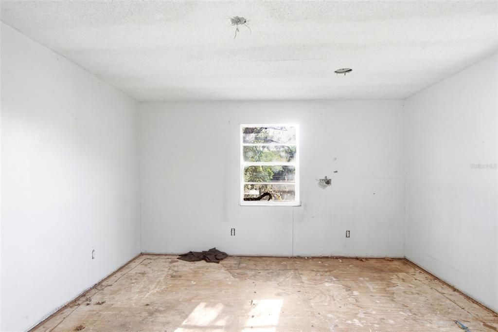 For Sale: $199,900 (4 beds, 2 baths, 2621 Square Feet)