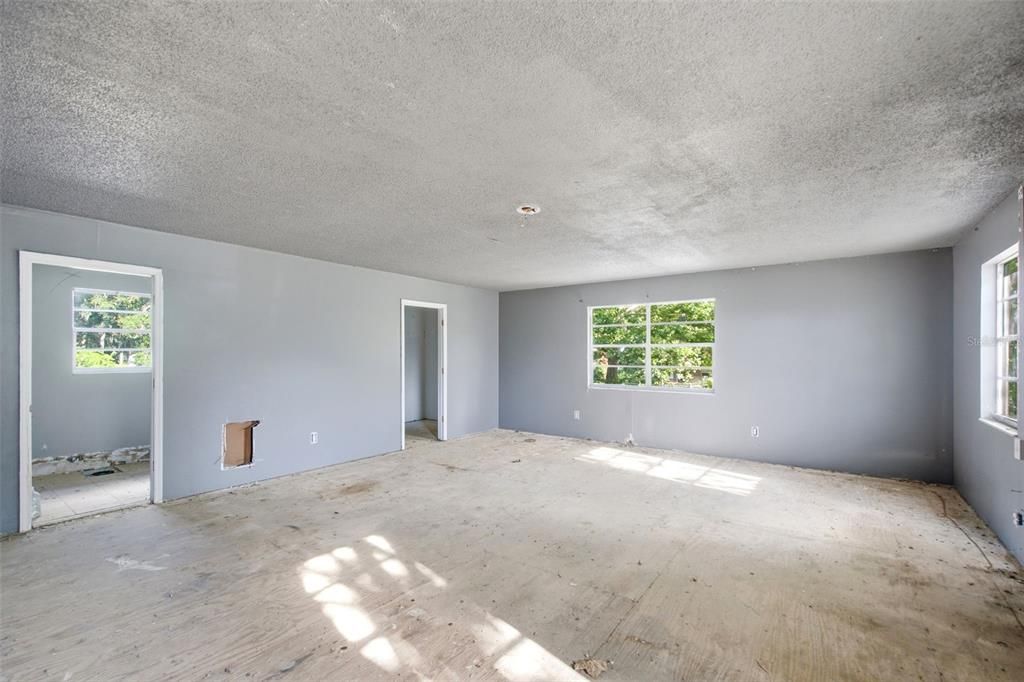 For Sale: $199,900 (4 beds, 2 baths, 2621 Square Feet)