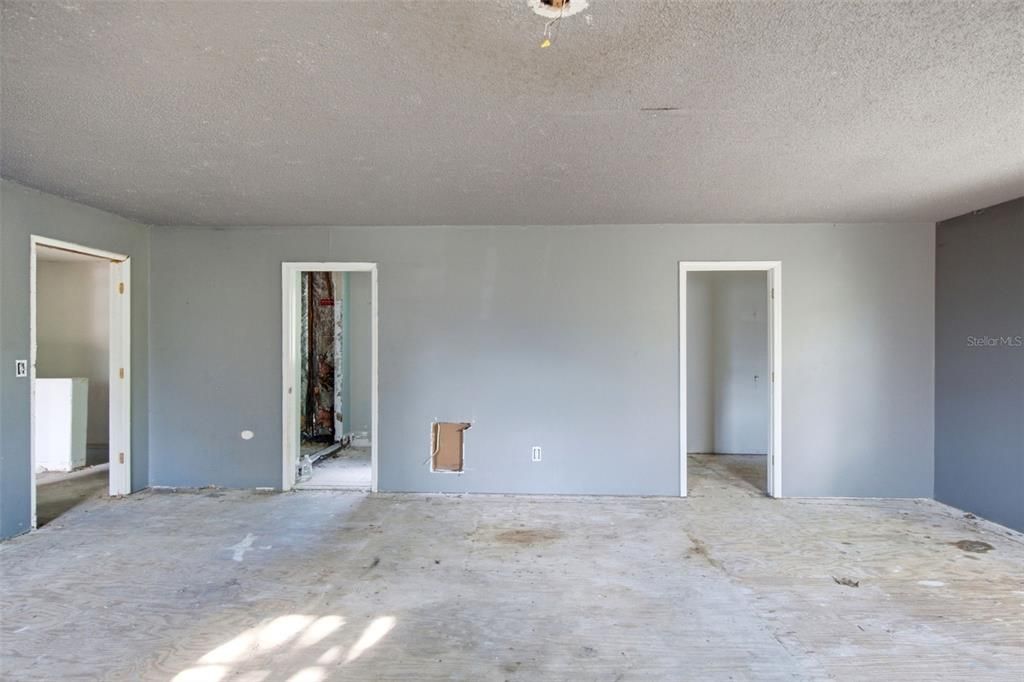 For Sale: $199,900 (4 beds, 2 baths, 2621 Square Feet)