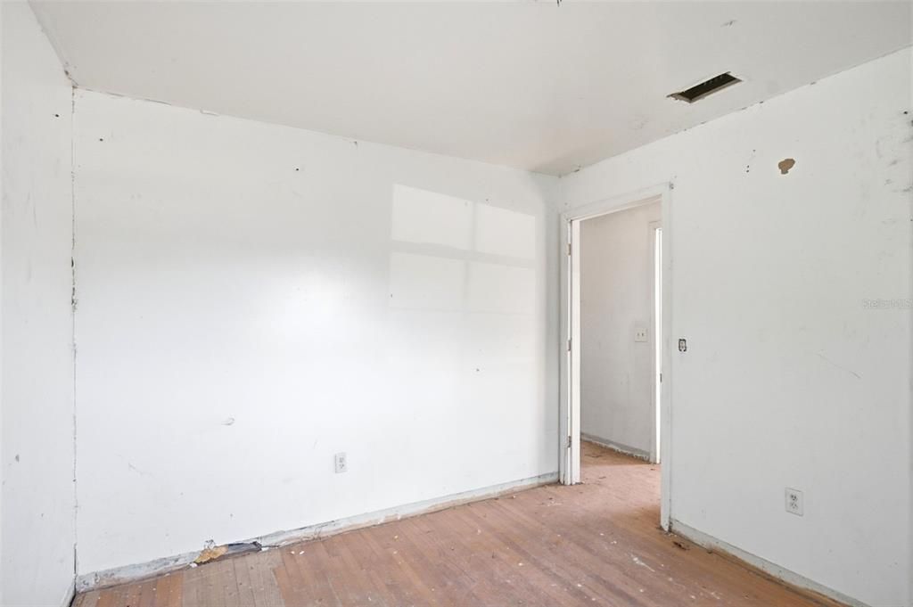 For Sale: $199,900 (4 beds, 2 baths, 2621 Square Feet)