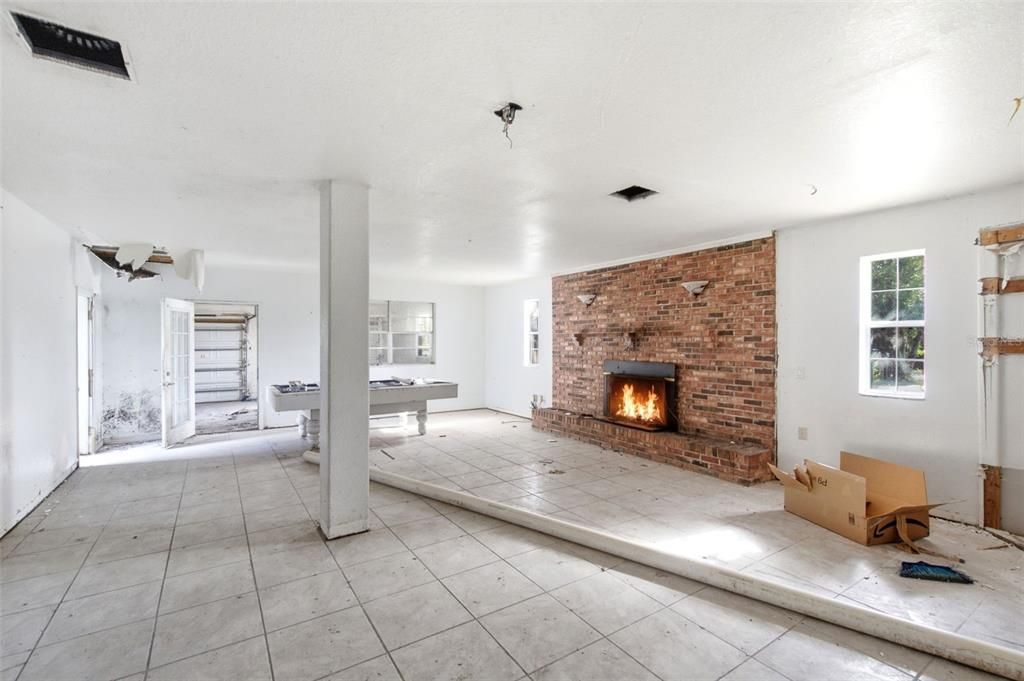 For Sale: $199,900 (4 beds, 2 baths, 2621 Square Feet)
