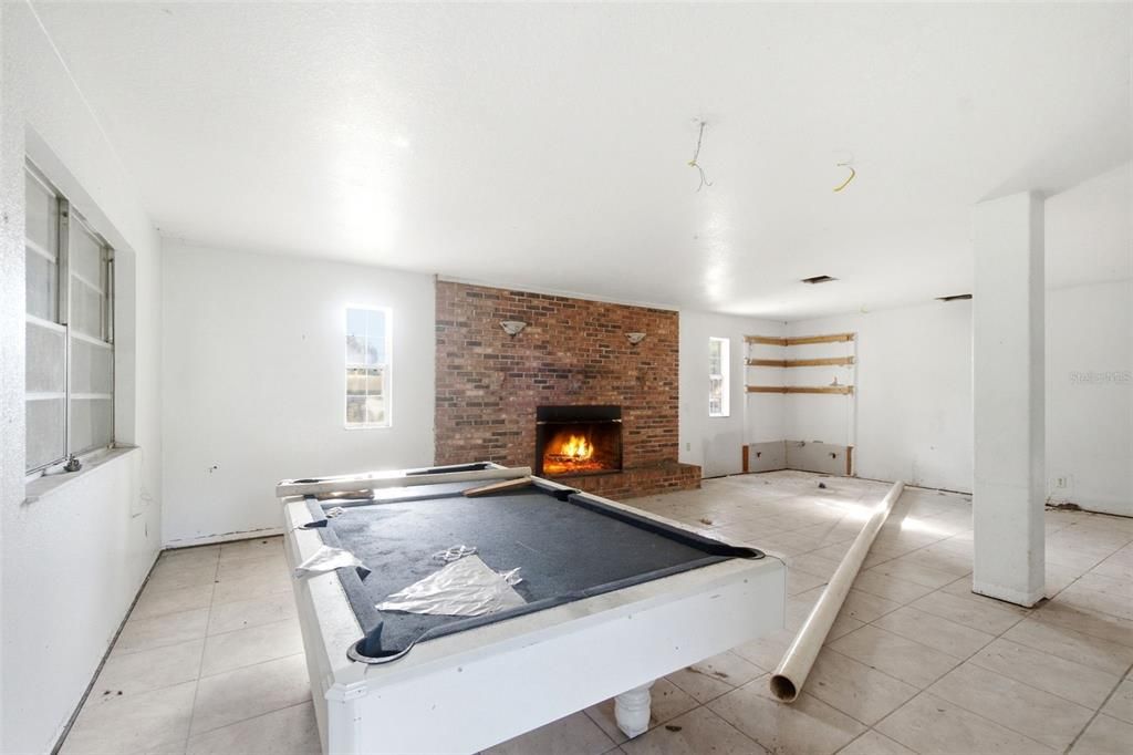 For Sale: $199,900 (4 beds, 2 baths, 2621 Square Feet)