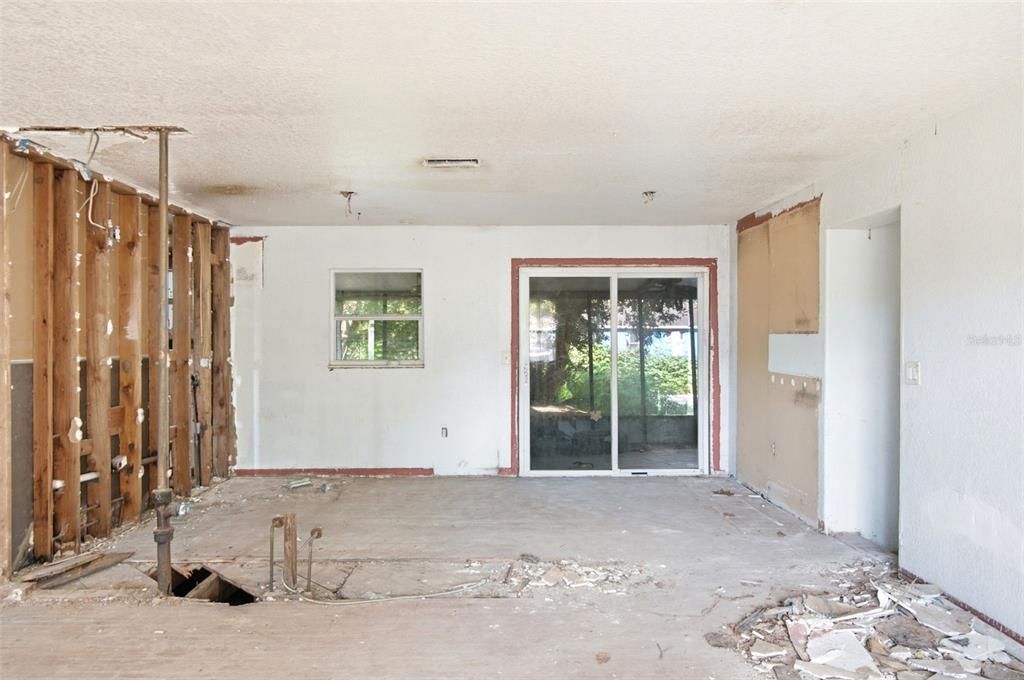 For Sale: $199,900 (4 beds, 2 baths, 2621 Square Feet)
