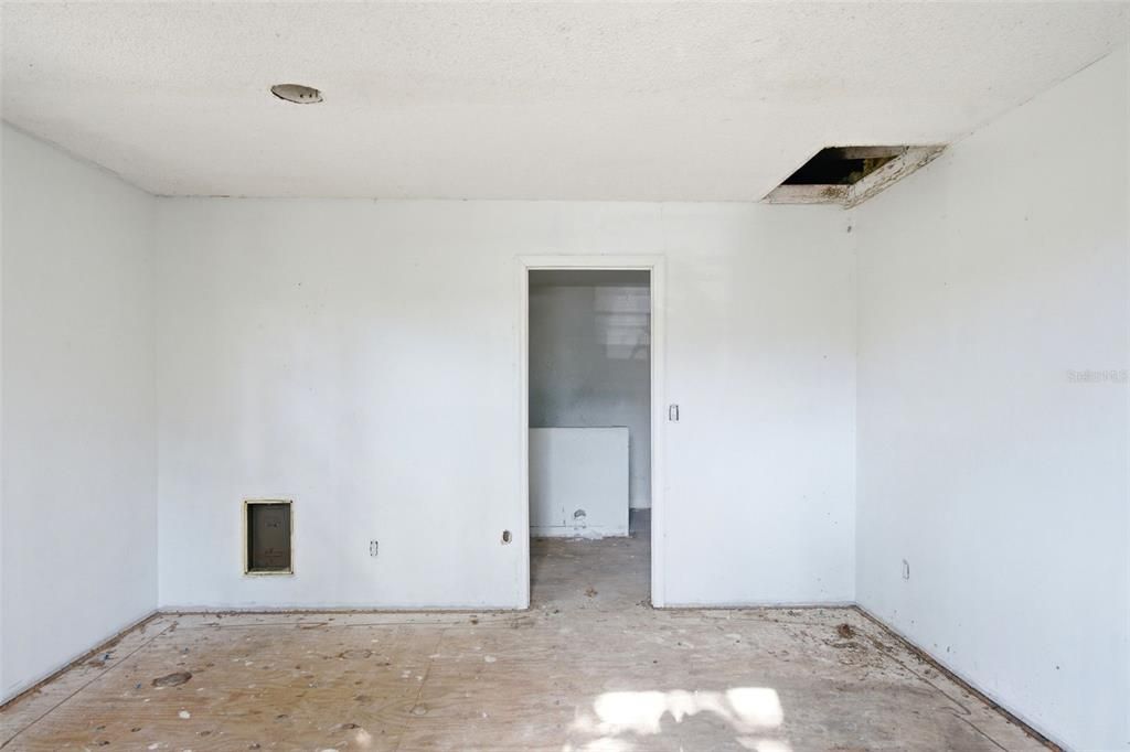 For Sale: $199,900 (4 beds, 2 baths, 2621 Square Feet)