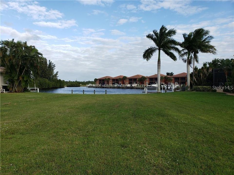 На продажу: $248,900 (0.22 acres)