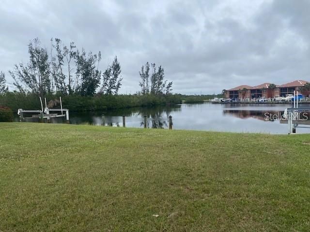 На продажу: $248,900 (0.22 acres)