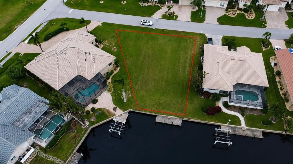 На продажу: $248,900 (0.22 acres)
