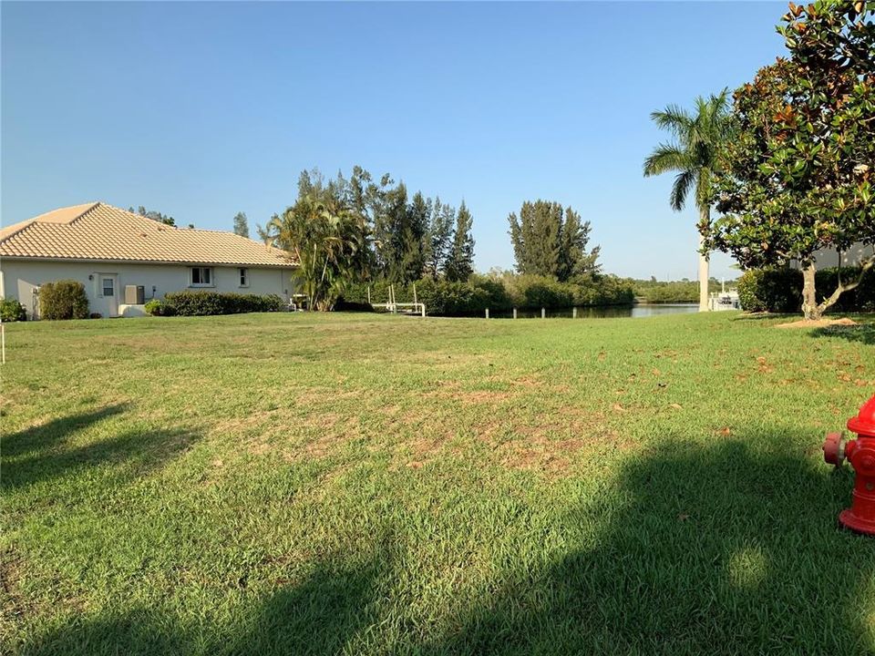 На продажу: $248,900 (0.22 acres)
