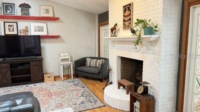 En Venta: $599,900 (4 camas, 3 baños, 2389 Pies cuadrados)