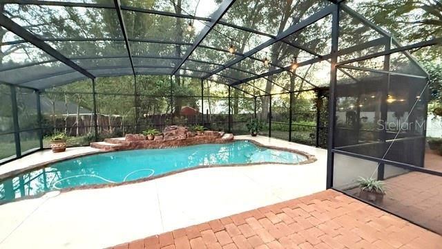 En Venta: $599,900 (4 camas, 3 baños, 2389 Pies cuadrados)
