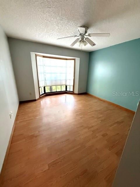 En Venta: $599,900 (4 camas, 3 baños, 2389 Pies cuadrados)