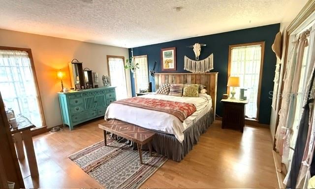 En Venta: $599,900 (4 camas, 3 baños, 2389 Pies cuadrados)