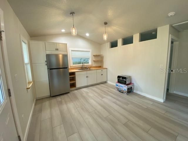 En Venta: $599,900 (4 camas, 3 baños, 2389 Pies cuadrados)