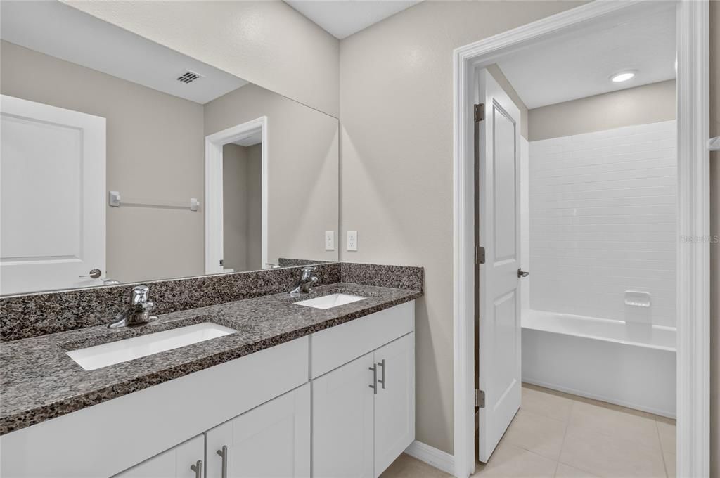 En Venta: $414,900 (5 camas, 2 baños, 2505 Pies cuadrados)
