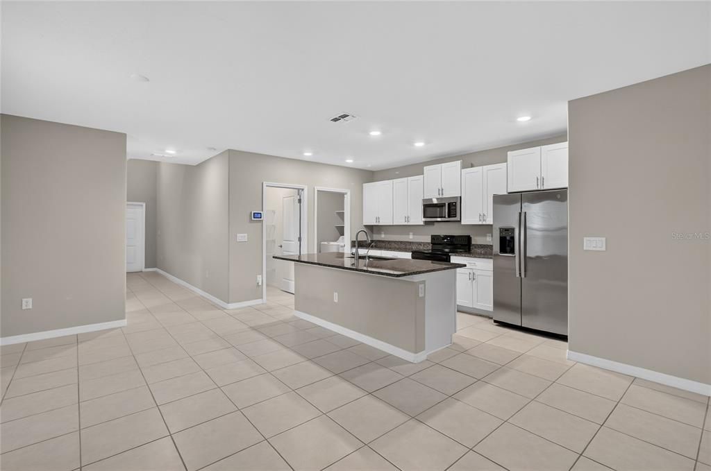 En Venta: $414,900 (5 camas, 2 baños, 2505 Pies cuadrados)
