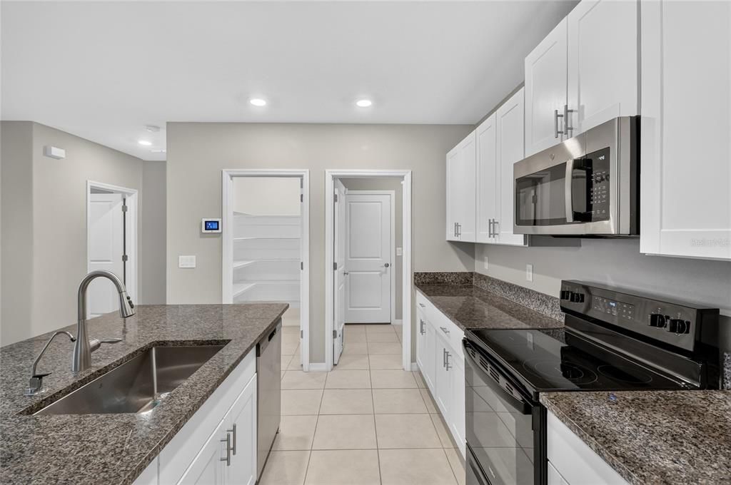 En Venta: $414,900 (5 camas, 2 baños, 2505 Pies cuadrados)