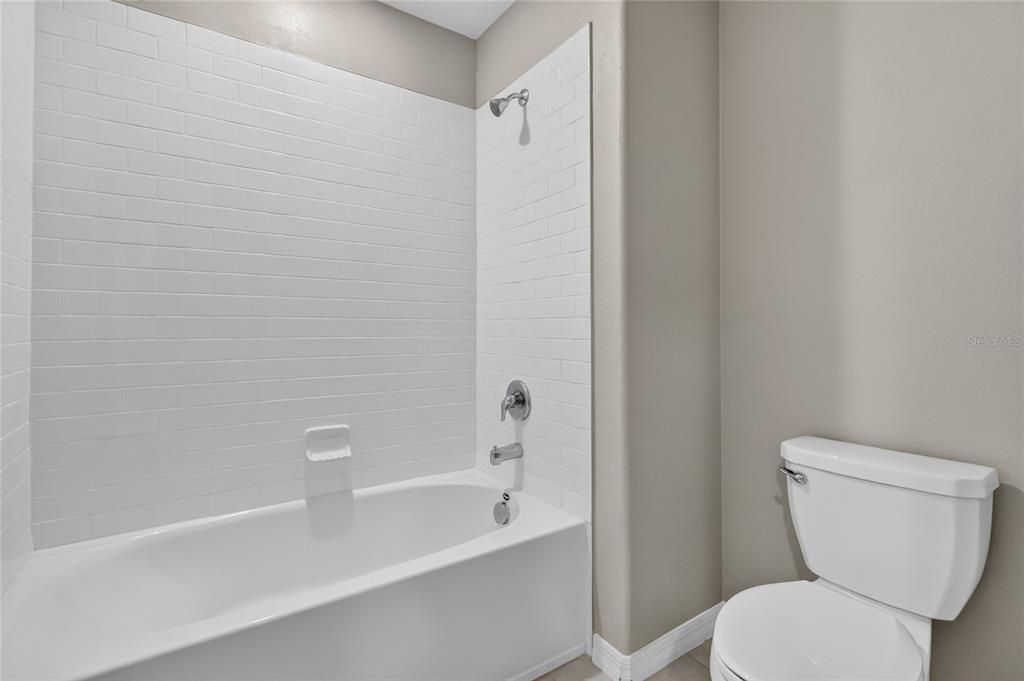 En Venta: $414,900 (5 camas, 2 baños, 2505 Pies cuadrados)