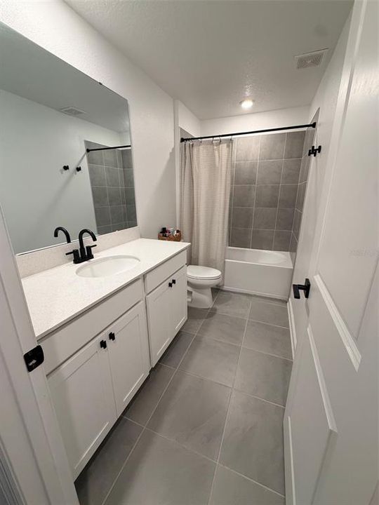 For Rent: $2,900 (3 beds, 2 baths, 1717 Square Feet)