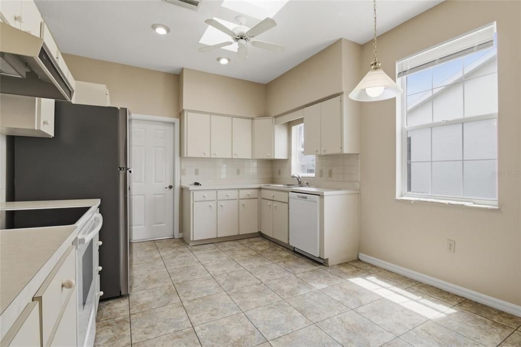 For Sale: $192,000 (2 beds, 2 baths, 1266 Square Feet)