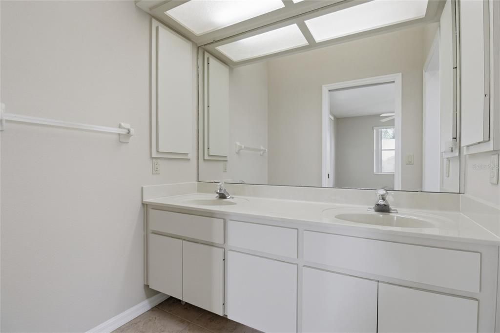 For Sale: $192,000 (2 beds, 2 baths, 1266 Square Feet)