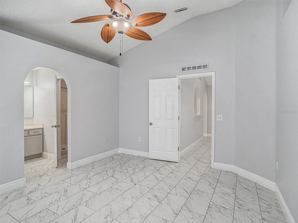 En Venta: $299,900 (3 camas, 2 baños, 1341 Pies cuadrados)