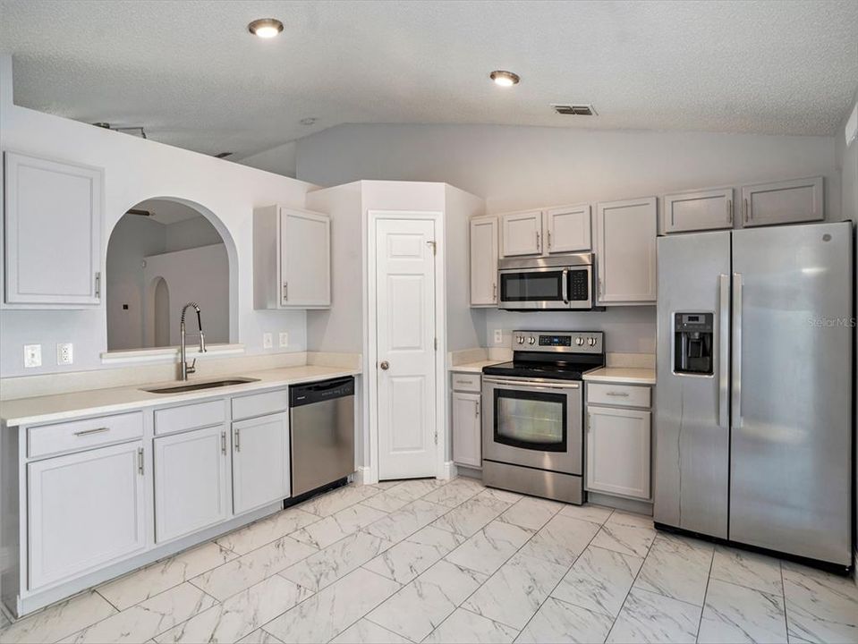 En Venta: $299,900 (3 camas, 2 baños, 1341 Pies cuadrados)