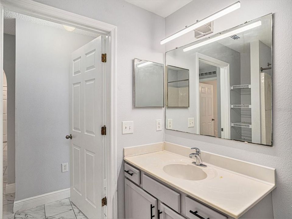 En Venta: $299,900 (3 camas, 2 baños, 1341 Pies cuadrados)