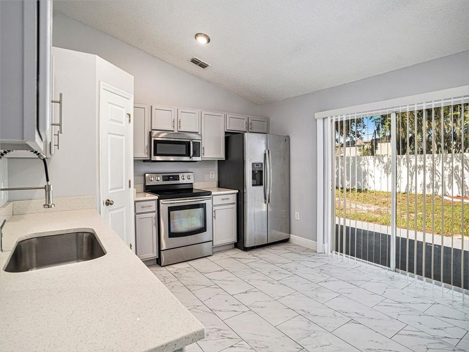 En Venta: $299,900 (3 camas, 2 baños, 1341 Pies cuadrados)