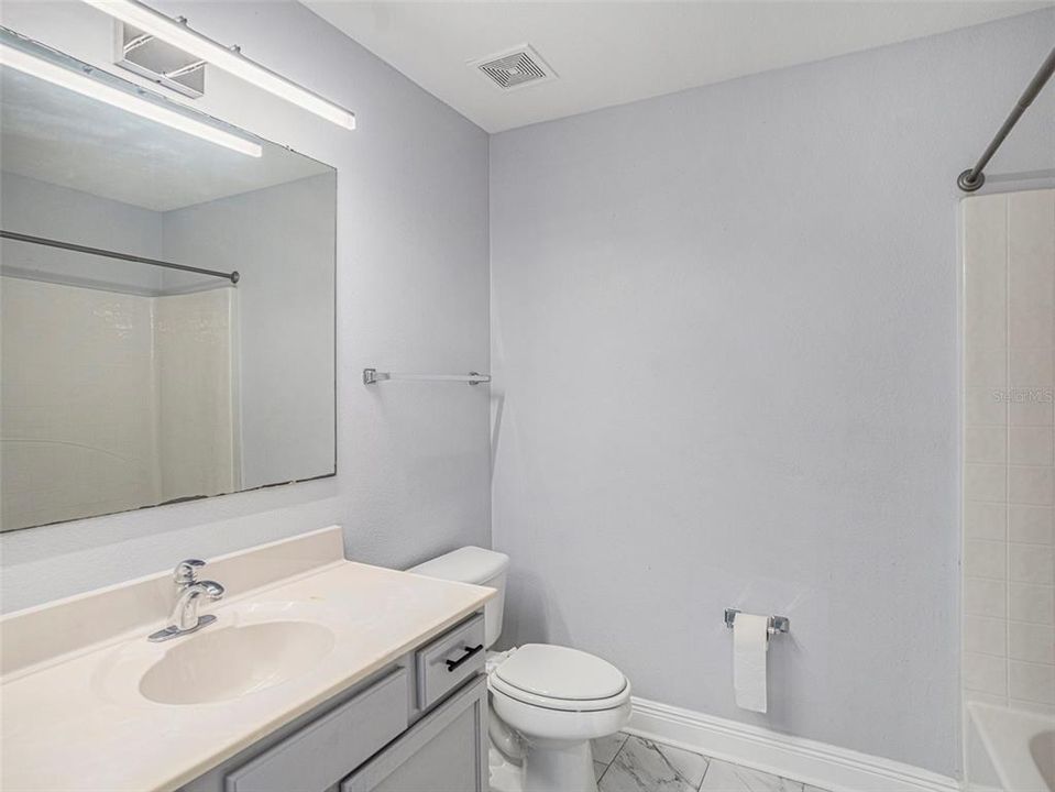 En Venta: $299,900 (3 camas, 2 baños, 1341 Pies cuadrados)