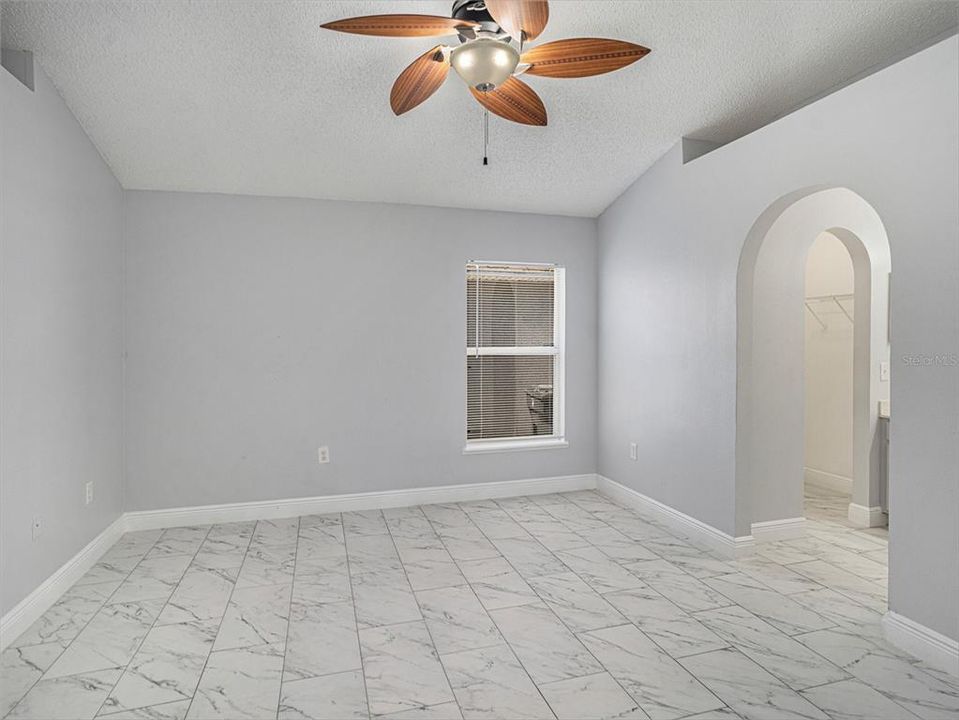 En Venta: $299,900 (3 camas, 2 baños, 1341 Pies cuadrados)