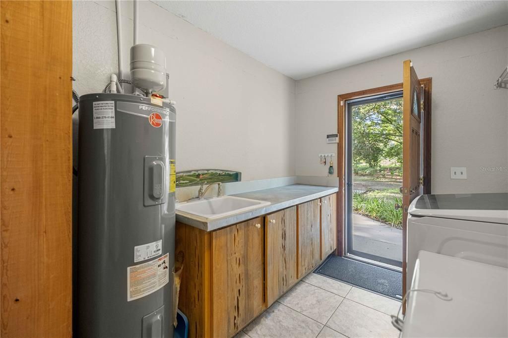 En Venta: $1,100,000 (3 camas, 2 baños, 2550 Pies cuadrados)