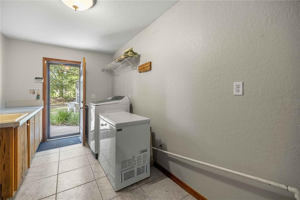 En Venta: $1,100,000 (3 camas, 2 baños, 2550 Pies cuadrados)