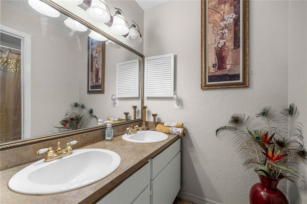 En Venta: $1,100,000 (3 camas, 2 baños, 2550 Pies cuadrados)