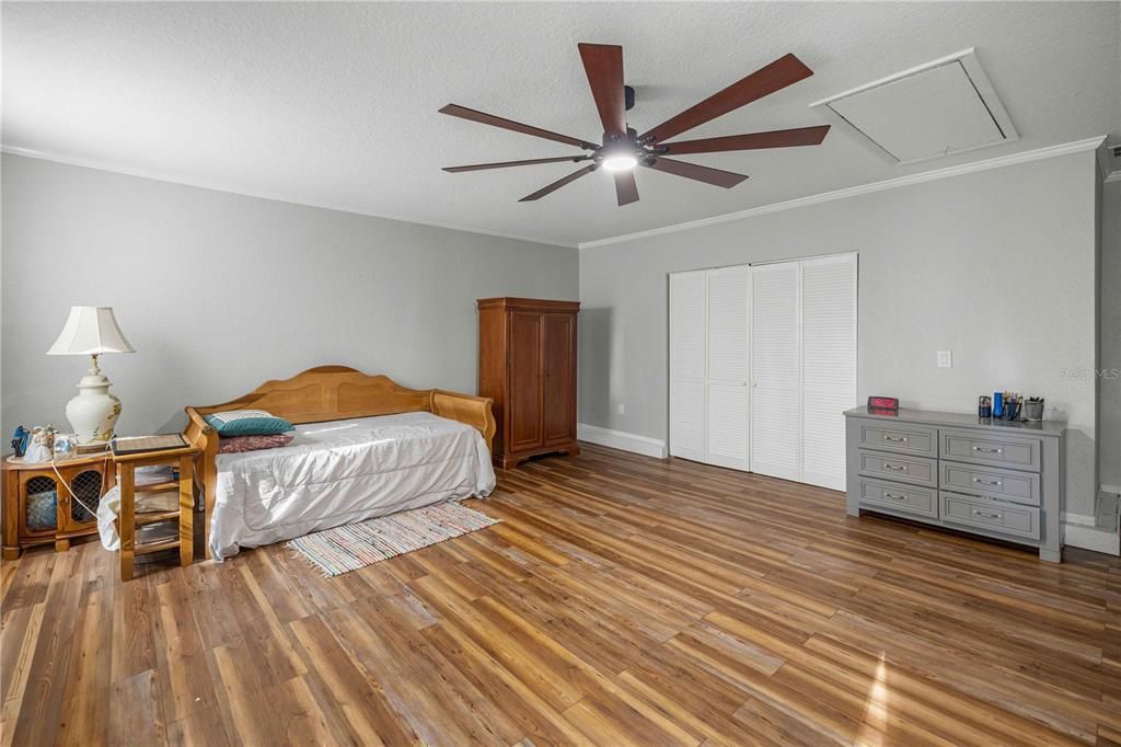 En Venta: $1,100,000 (3 camas, 2 baños, 2550 Pies cuadrados)